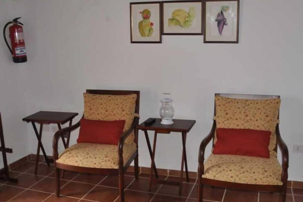 Casa Rural De 1945 Dos Plantas Patio Y Barbacoa Frontera Exterior foto